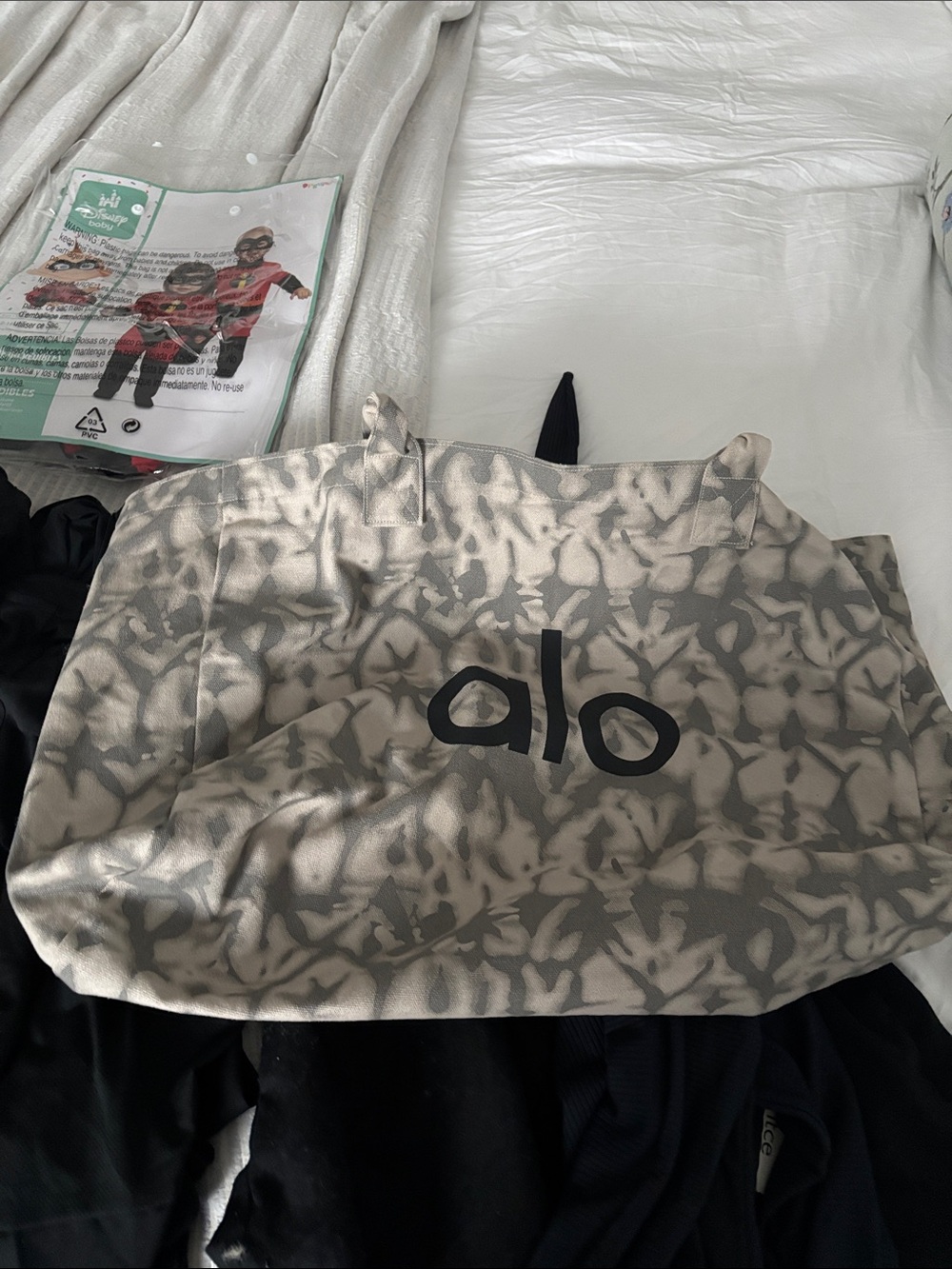 ALO Yoga Beige and Gray Tie-Dye Tote with Black Logo